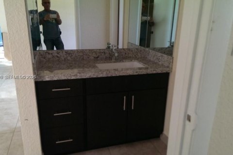 House in North Miami Beach, Florida 2 bedrooms, 83.61 sq.m. № 2154088 - photo 6