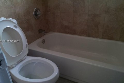 House in North Miami Beach, Florida 2 bedrooms, 83.61 sq.m. № 2154088 - photo 7