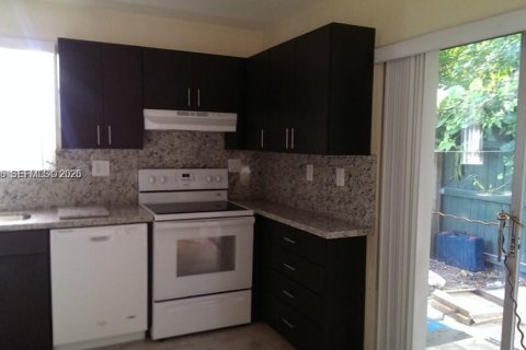 House in North Miami Beach, Florida 2 bedrooms, 83.61 sq.m. № 2154088 - photo 3