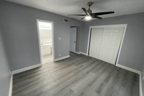 Townhouse in Lauderhill, Florida 2 bedrooms, 130.99 sq.m. № 1161925 - photo 1