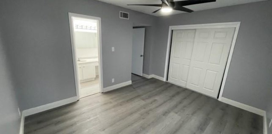 Townhouse in Lauderhill, Florida 2 bedrooms, 130.99 sq.m. № 1161925