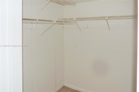 Condominio en venta en Oakland Park, Florida, 1 dormitorio, 55.74 m2 № 1967944 - foto 15