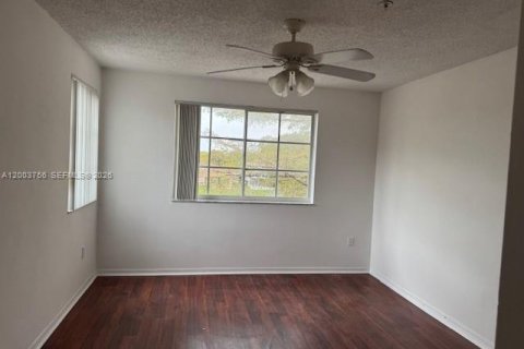 Condo in Miramar, Florida, 2 bedrooms  № 2068478 - photo 10