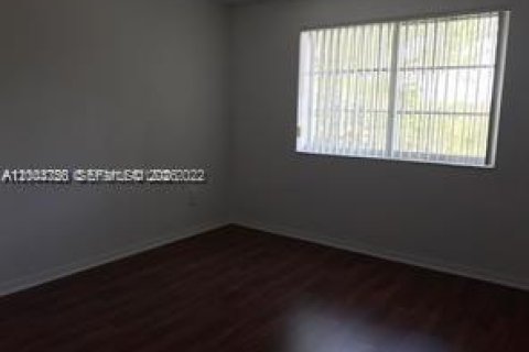 Condo in Miramar, Florida, 2 bedrooms  № 2068478 - photo 12