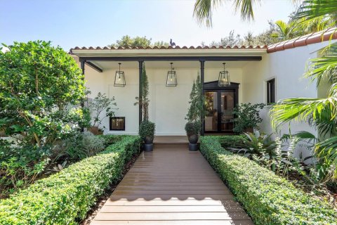 House in Miami Shores, Florida 5 bedrooms, 296.64 sq.m. № 1715391 - photo 5