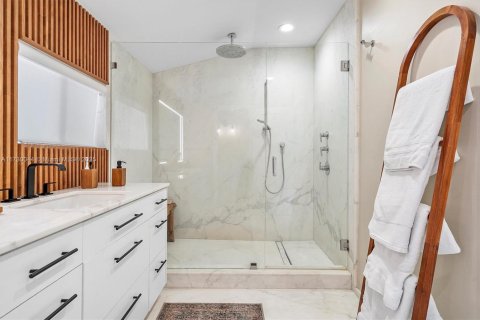 House in Miami Shores, Florida 5 bedrooms, 296.64 sq.m. № 1715391 - photo 27