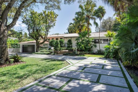 House in Miami Shores, Florida 5 bedrooms, 296.64 sq.m. № 1715391 - photo 1