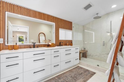 House in Miami Shores, Florida 5 bedrooms, 296.64 sq.m. № 1715391 - photo 26