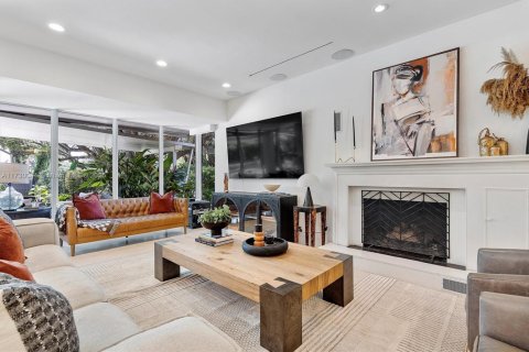 House in Miami Shores, Florida 5 bedrooms, 296.64 sq.m. № 1715391 - photo 10