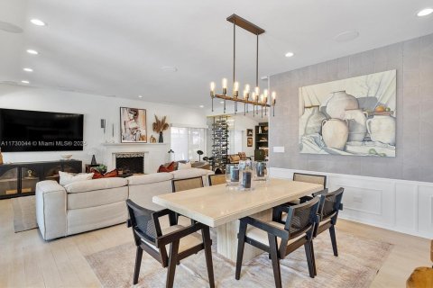 House in Miami Shores, Florida 5 bedrooms, 296.64 sq.m. № 1715391 - photo 18