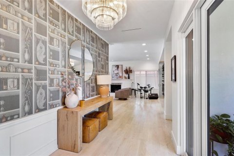 House in Miami Shores, Florida 5 bedrooms, 296.64 sq.m. № 1715391 - photo 6