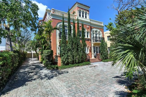 Купить кондоминиум в Майами-Бич, Флорида 2 спальни, 91.23м2, № 2051785 - фото 2