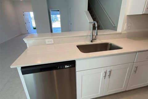 Touwnhouse à louer à Palmetto, Floride: 3 chambres, 154.78 m2 № 2430508 - photo 8