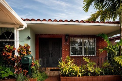 House in Miami, Florida 4 bedrooms, 186.27 sq.m. № 2168337