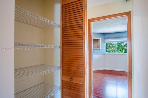 Touwnhouse à vendre à Sunrise, Floride: 3 chambres, 141.12 m2 № 2077567 - photo 28