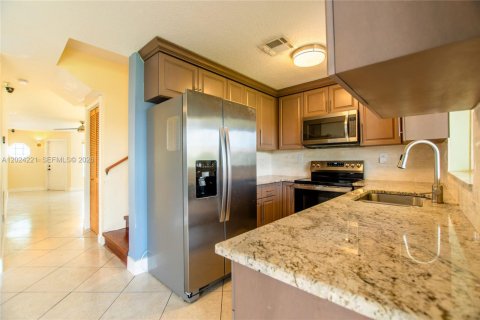 Touwnhouse à vendre à Sunrise, Floride: 3 chambres, 141.12 m2 № 2077567 - photo 8