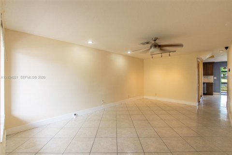 Touwnhouse à vendre à Sunrise, Floride: 3 chambres, 141.12 m2 № 2077567 - photo 4
