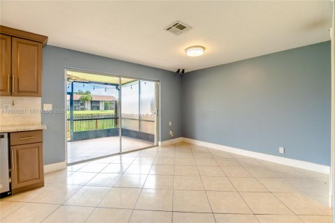 Touwnhouse à vendre à Sunrise, Floride: 3 chambres, 141.12 m2 № 2077567 - photo 12