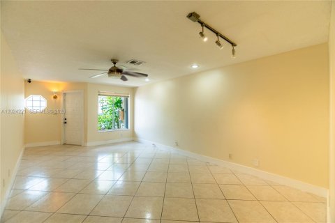 Touwnhouse à vendre à Sunrise, Floride: 3 chambres, 141.12 m2 № 2077567 - photo 5