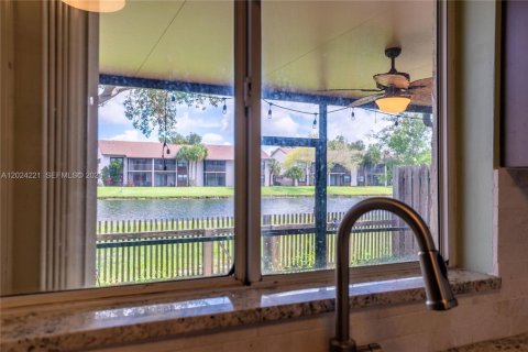 Touwnhouse à vendre à Sunrise, Floride: 3 chambres, 141.12 m2 № 2077567 - photo 11