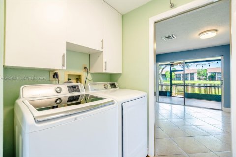 Touwnhouse à vendre à Sunrise, Floride: 3 chambres, 141.12 m2 № 2077567 - photo 15