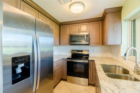 Touwnhouse à vendre à Sunrise, Floride: 3 chambres, 141.12 m2 № 2077567 - photo 9