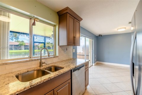 Touwnhouse à vendre à Sunrise, Floride: 3 chambres, 141.12 m2 № 2077567 - photo 10