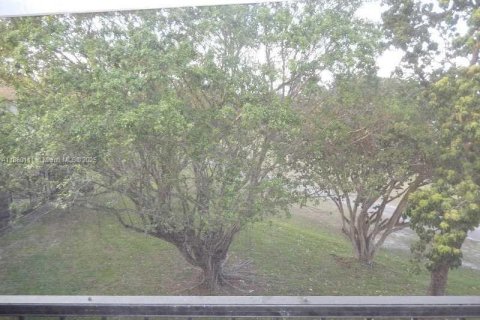 Condo in Lauderhill, Florida, 2 bedrooms  № 1886572 - photo 3