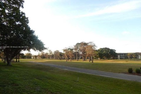 Condo in Lauderhill, Florida, 2 bedrooms  № 1886572 - photo 1