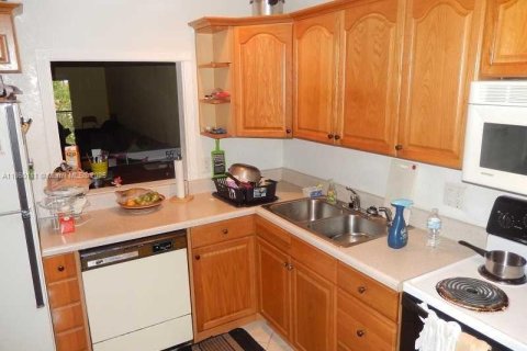 Condo in Lauderhill, Florida, 2 bedrooms  № 1886572 - photo 6