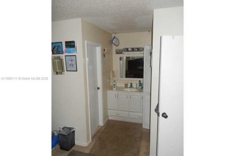 Condo in Lauderhill, Florida, 2 bedrooms  № 1886572 - photo 2