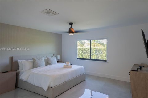 Villa ou maison à louer à Miami, Floride: 7 chambres, 590.58 m2 № 1976675 - photo 14