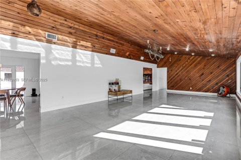 Villa ou maison à louer à Miami, Floride: 7 chambres, 590.58 m2 № 1976675 - photo 2