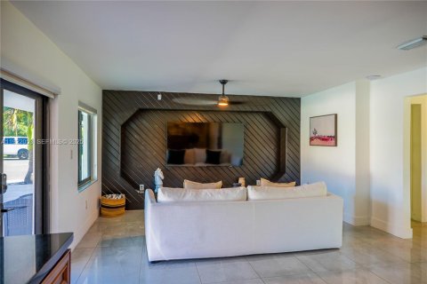 Villa ou maison à louer à Miami, Floride: 7 chambres, 590.58 m2 № 1976675 - photo 3