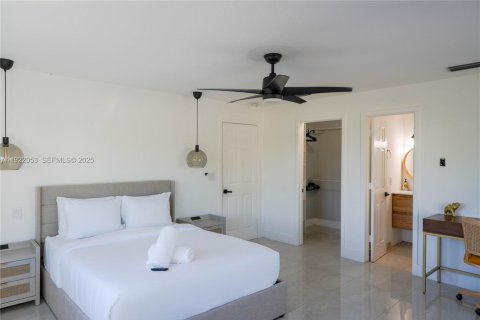 Villa ou maison à louer à Miami, Floride: 7 chambres, 590.58 m2 № 1976675 - photo 23