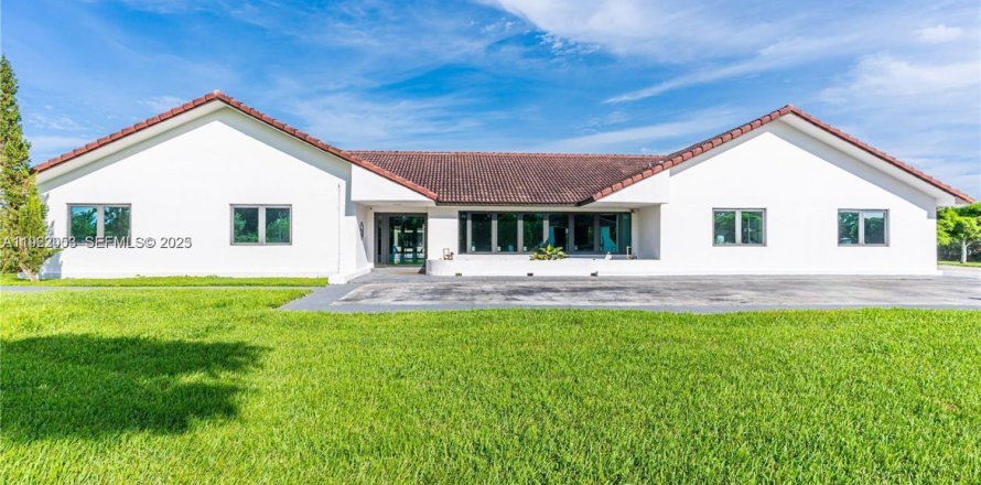 Villa ou maison à Miami, Floride 7 chambres, 590.58 m2 № 1976675