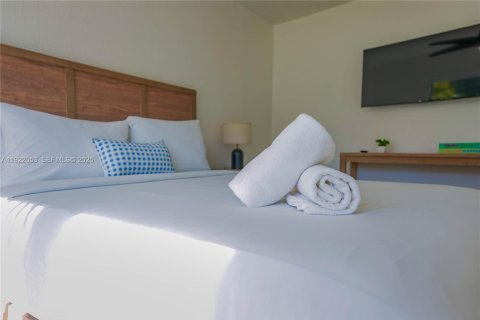 Villa ou maison à louer à Miami, Floride: 7 chambres, 590.58 m2 № 1976675 - photo 22