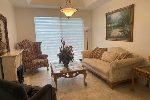 Townhouse in Miami Lakes, Florida 4 bedrooms, 207.26 sq.m. № 1875543 - photo 11