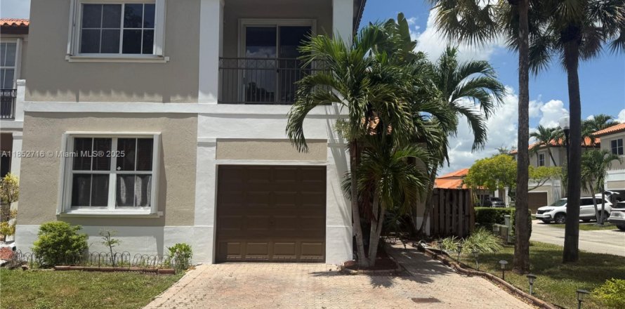 Townhouse in Miami Lakes, Florida 4 bedrooms, 207.26 sq.m. № 1875543