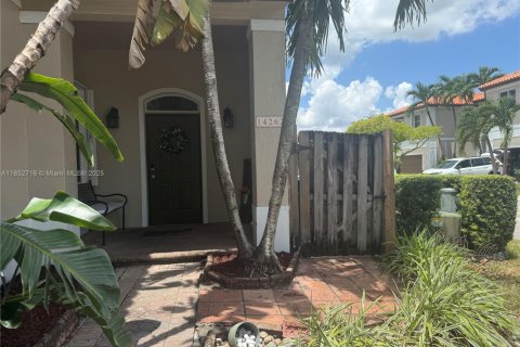 Townhouse in Miami Lakes, Florida 4 bedrooms, 207.26 sq.m. № 1875543 - photo 4