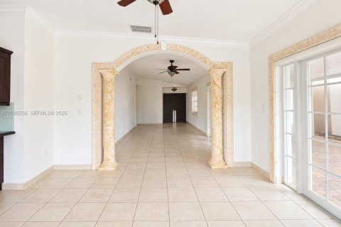 Villa ou maison à louer à Miami, Floride: 3 chambres, 140.84 m2 № 2363621 - photo 11
