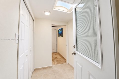 Villa ou maison à louer à Miami, Floride: 3 chambres, 140.84 m2 № 2363621 - photo 23