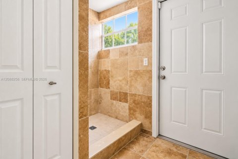Villa ou maison à louer à Miami, Floride: 3 chambres, 140.84 m2 № 2363621 - photo 24