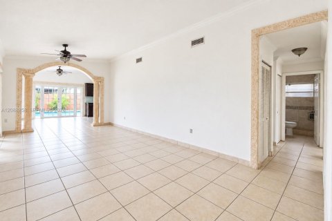 Villa ou maison à louer à Miami, Floride: 3 chambres, 140.84 m2 № 2363621 - photo 9