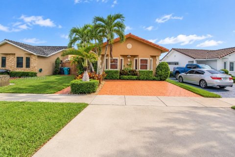 Villa ou maison à louer à Miami, Floride: 3 chambres, 140.84 m2 № 2363621 - photo 2
