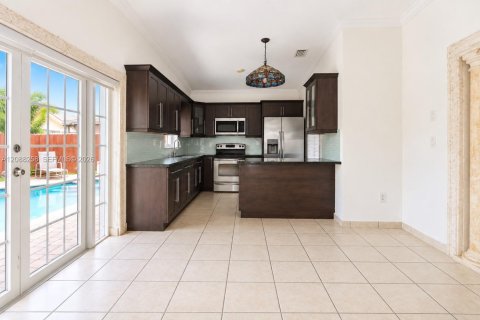 Villa ou maison à louer à Miami, Floride: 3 chambres, 140.84 m2 № 2363621 - photo 12