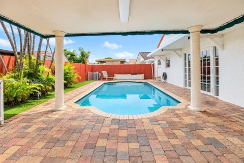 Villa ou maison à louer à Miami, Floride: 3 chambres, 140.84 m2 № 2363621 - photo 4