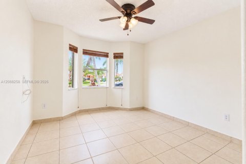 Villa ou maison à louer à Miami, Floride: 3 chambres, 140.84 m2 № 2363621 - photo 17