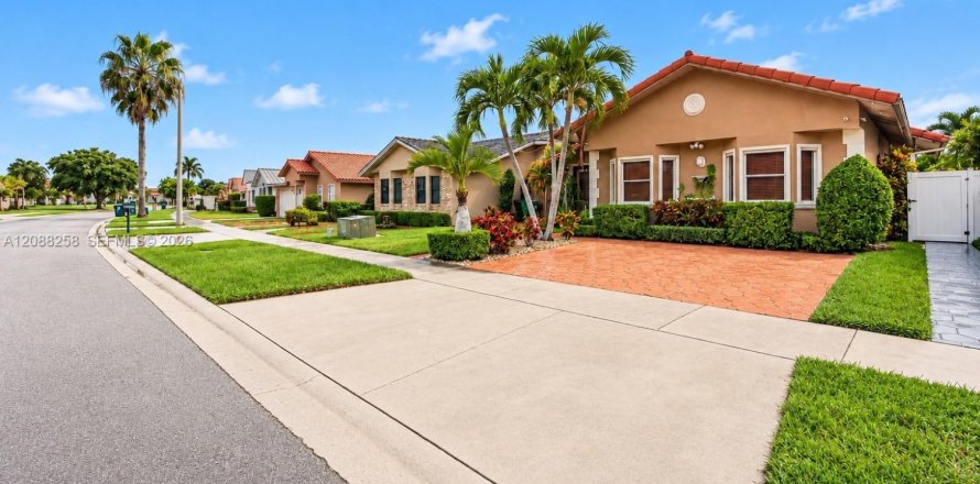 Villa ou maison à Miami, Floride 3 chambres, 140.84 m2 № 2363621