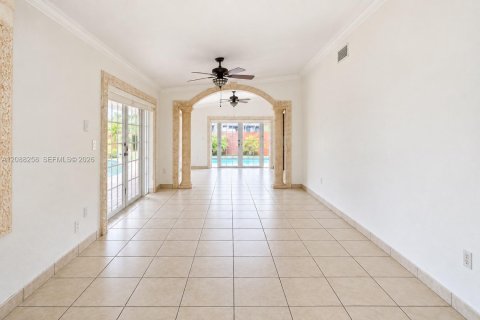 Villa ou maison à louer à Miami, Floride: 3 chambres, 140.84 m2 № 2363621 - photo 10